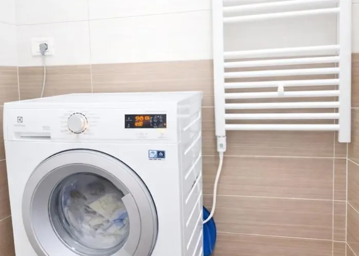 Mibis Private Balcony Fast Wifi * Τίρανα