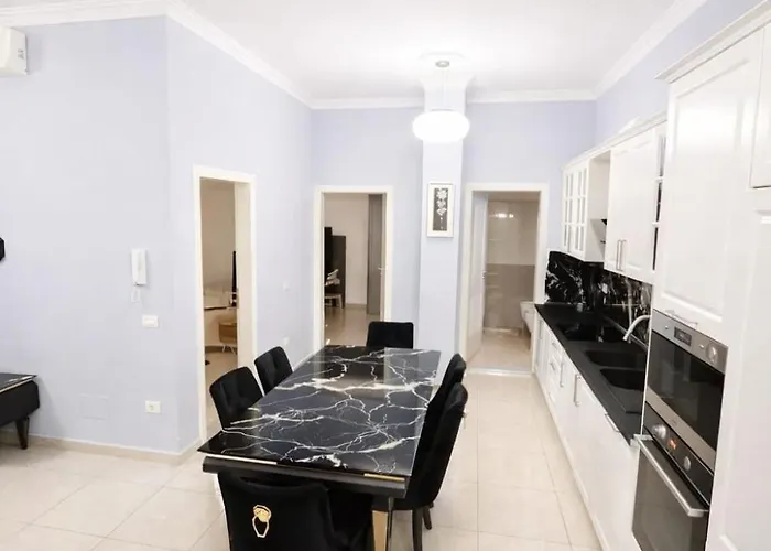 Mibis Private Balcony Fast Wifi Διαμέρισμα Τίρανα